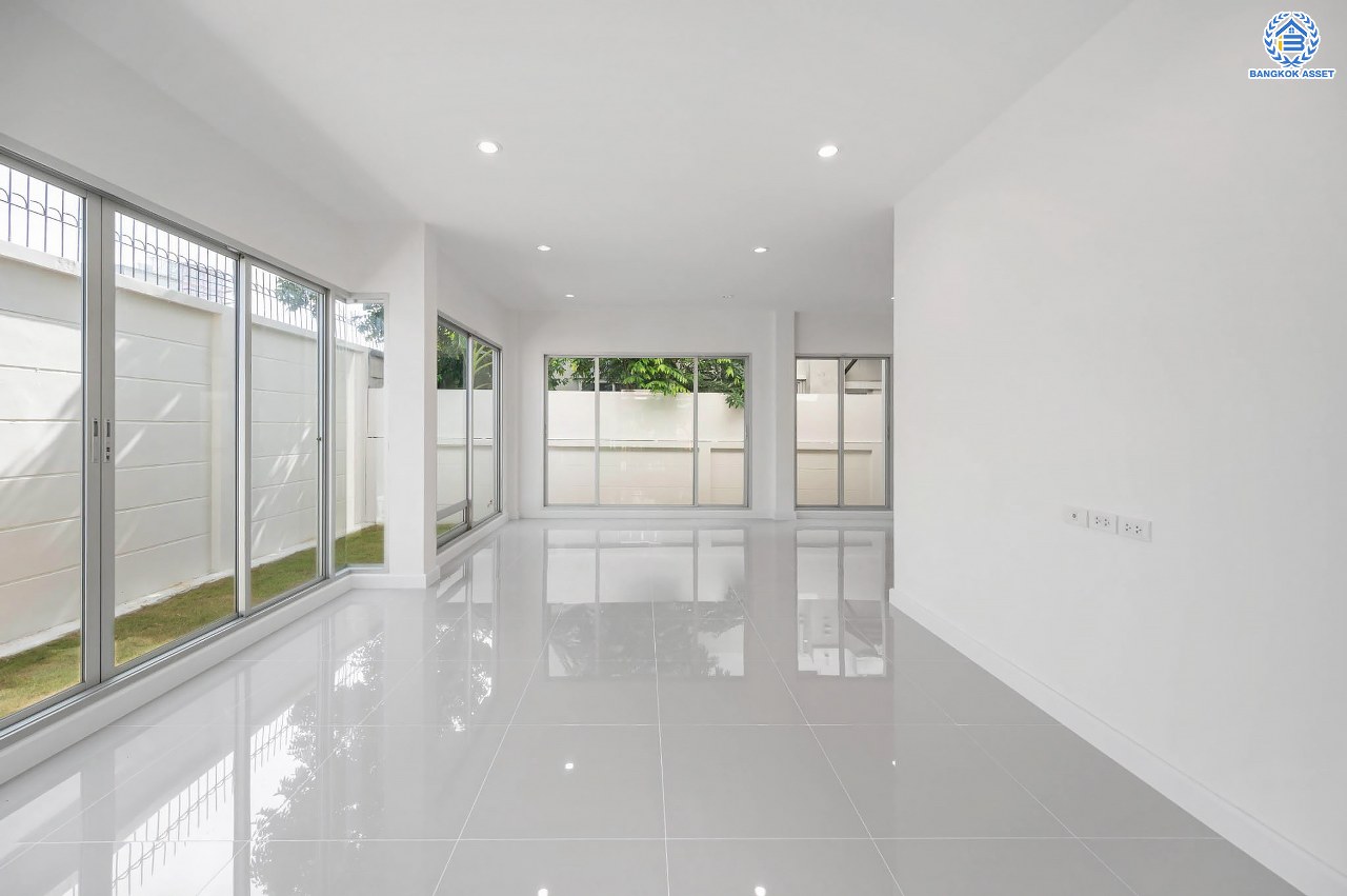 บ้านมือสองตกแต่งใหม่ โครงการ ไลฟ์บางกอกบูเลอวาร์ด ปิ่นเกล้า-เพชรเกษม เนื้อที่กว้างกว่า 52.5 ตร.ว ฟังก์ชัน 3 ห้องนอน 3 ห้องน้ำ 2 ที่จอดรถ บนทำเลติดถนนพุทธมณฑลสาย4 ตอบโจทย์กับทุกครอบครัว ใกล้แหล่งช้อปปิ้ง "เซ็นทรัล ศาลายา" รถไฟฟ้าสายสีน้ำเงิน "สถานีหลักสอง" และจุดขึ้นทางด่วน "ศรีรัช"...